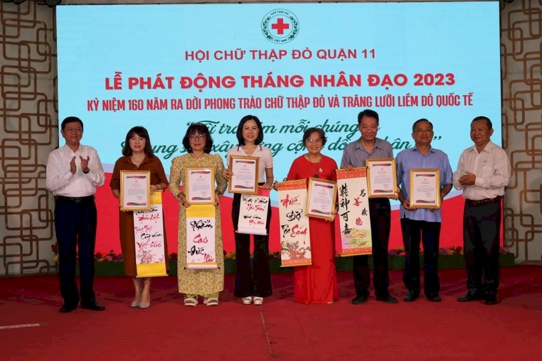 Chủ tịch Hội Chữ thập đỏ Phúc Lộc Bà Võ Thu Sương tham gia lễ phát động tháng Nhân đạo 2023 của Hội chữ thập đỏ Quận 11