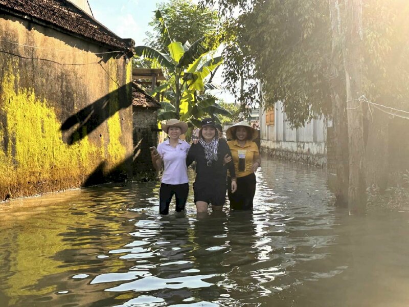 Hội Chữ Thập Đỏ Phúc Lộc Thương về miền trung Số 1 từ thiện 116 triệu đồng trực tiếp đến tay bà con vùng bão lũ Quảng Nam, Nghệ An