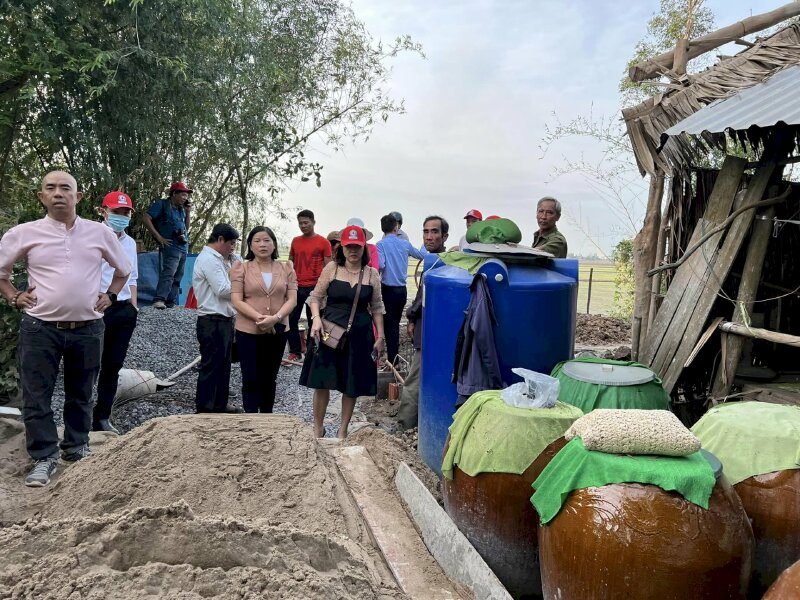 Hội chữ thập đỏ Phúc Lộc Thăm tiến độ hai căn nhà tình nghĩa đang xây