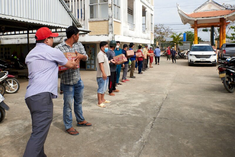 Hội chữ thập đỏ  Phúc Lộc thăm và tặng quà Tết hơn 75 triệu đồng cho bà con xã Tân Lập Long An 