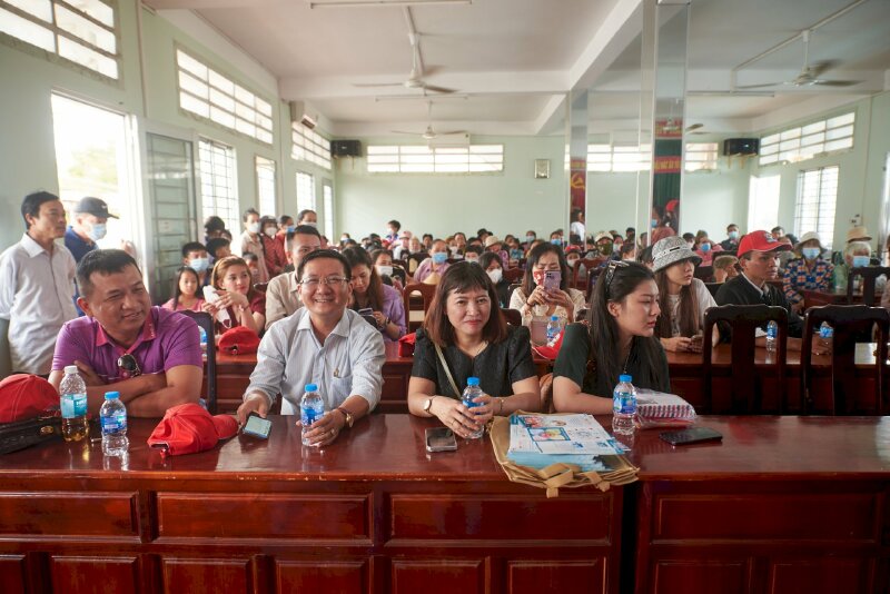 Hội chữ thập đỏ  Phúc Lộc thăm và tặng quà Tết hơn 75 triệu đồng cho bà con xã Tân Lập Long An 