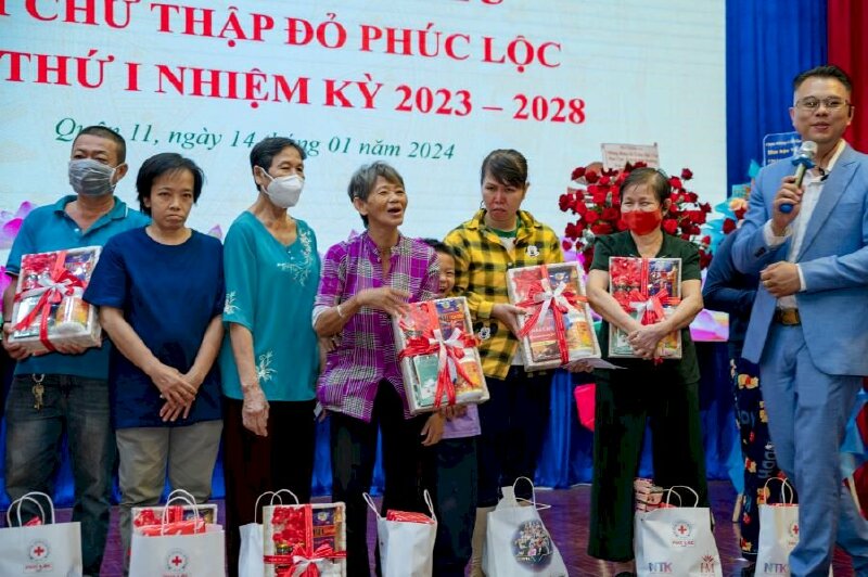 Xuân Yêu Thương Phúc Lộc - lịch trao quà Tết cho bà con nghèo 